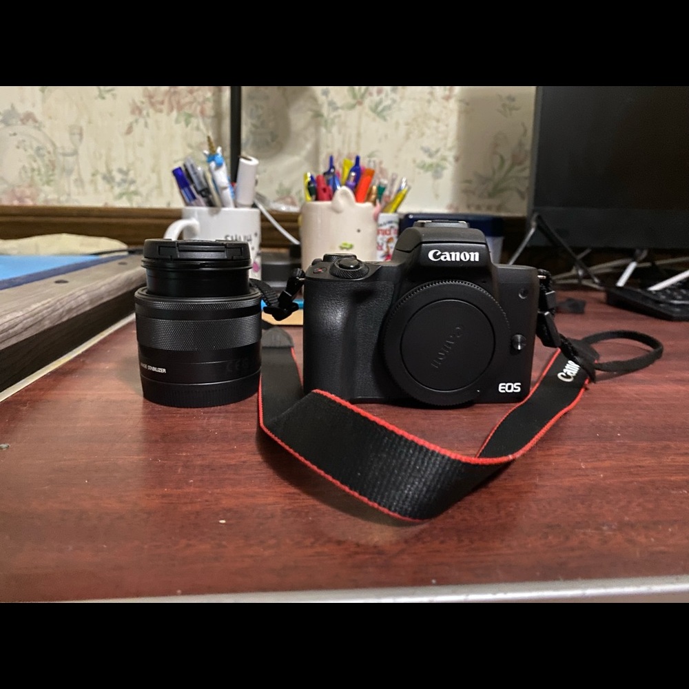 Canon EOS M50 Digital Camera Kit - Picture 1 of 3
